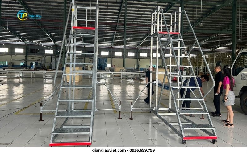 Xe thang di động inox Thiên Phú