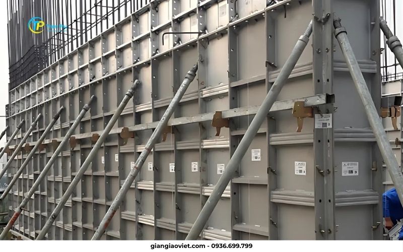 Cho Thuê Cốp Pha Nhôm Chuyên Nghiệp, Phục Vụ Toàn Quốc 2 Cốp pha nhôm làm cốp pha vách chắc chắn
