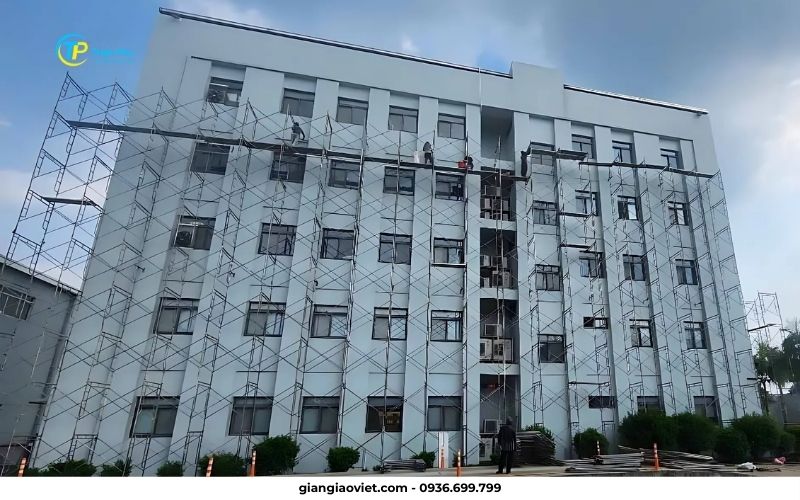 Lắp dựng công trình nhà cao tầng tại quận 12