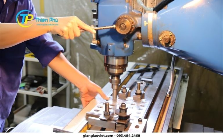 Nhận hàng gia công cơ khí về nhà làm: Cơ hội, thách thức & sự thật